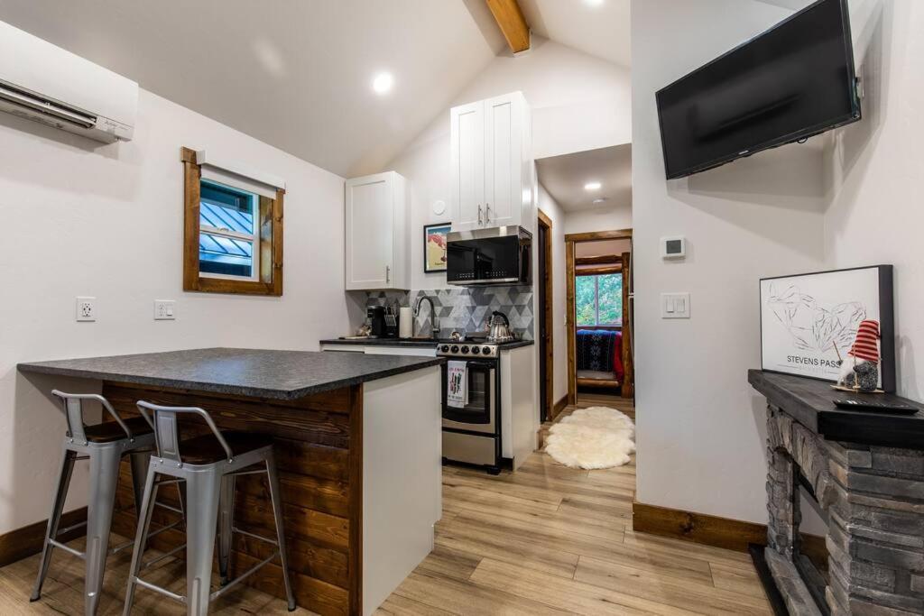 레번워스 Ski Chalet A Cozy Little Cabin In The Woods Near Lake Wenatchee 빌라 외부 사진