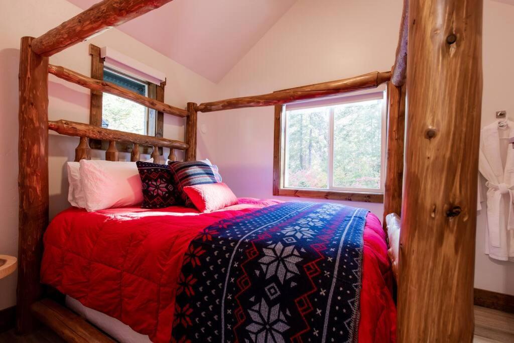 레번워스 Ski Chalet A Cozy Little Cabin In The Woods Near Lake Wenatchee 빌라 외부 사진